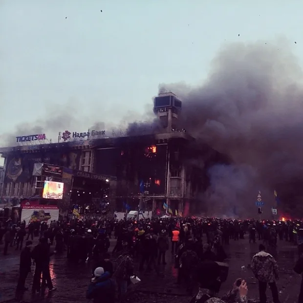 В Киеве Дом профсоюзов уничтожен огнем