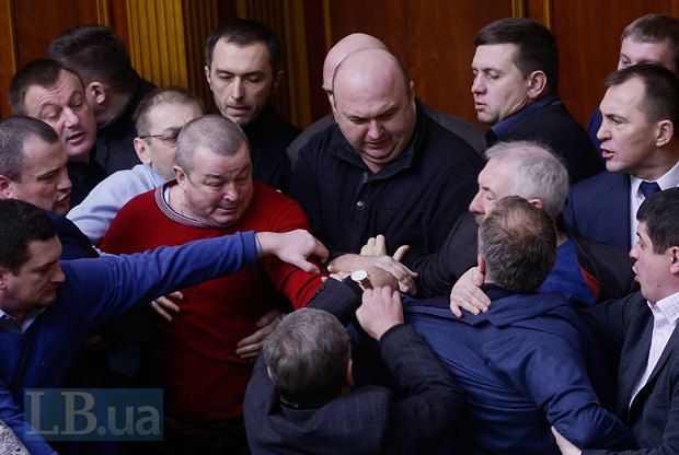 Херсонский нардеп Паламарчук побил нардепа Шуфрича