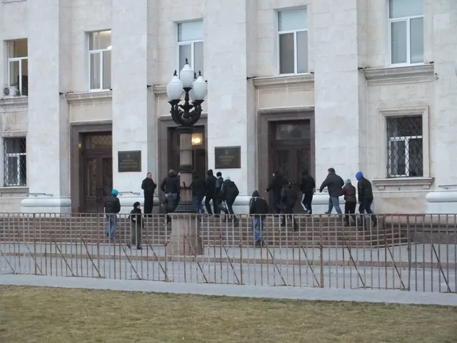 В Херсоне захватили ОГА. Костяк написал заявление об отставке (дополнено)