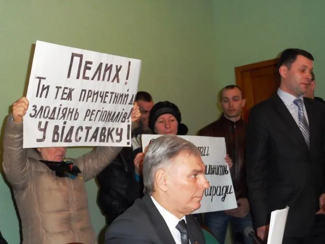 Как поменять власть за полтора часа: репортаж из Херсонского облсовета