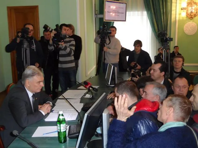 Как поменять власть за полтора часа: репортаж из Херсонского облсовета
