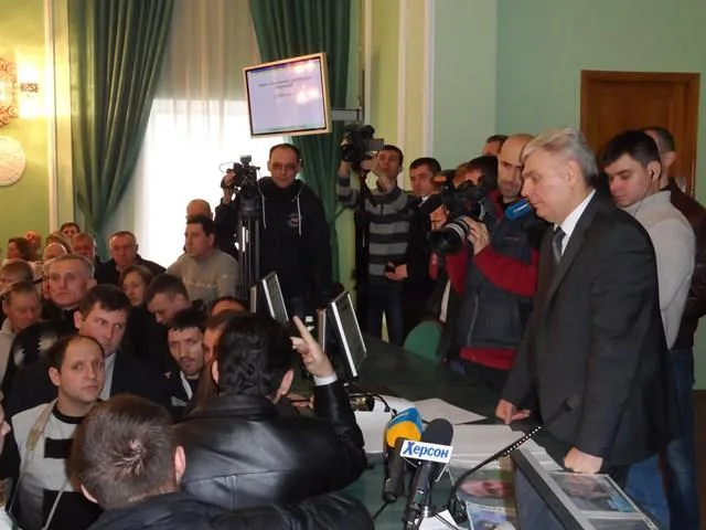 Как поменять власть за полтора часа: репортаж из Херсонского облсовета