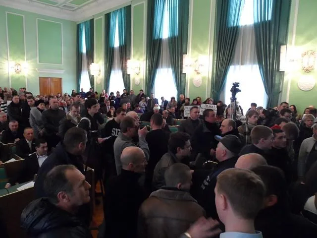 Как поменять власть за полтора часа: репортаж из Херсонского облсовета