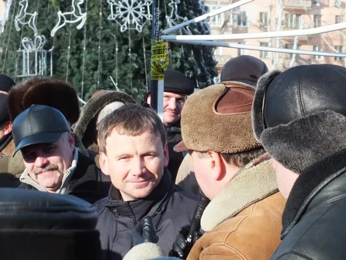 Херсонские нардепы от ПР пытались мирить два Майдана