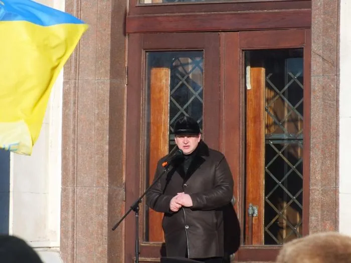 Херсонские нардепы от ПР пытались мирить два Майдана