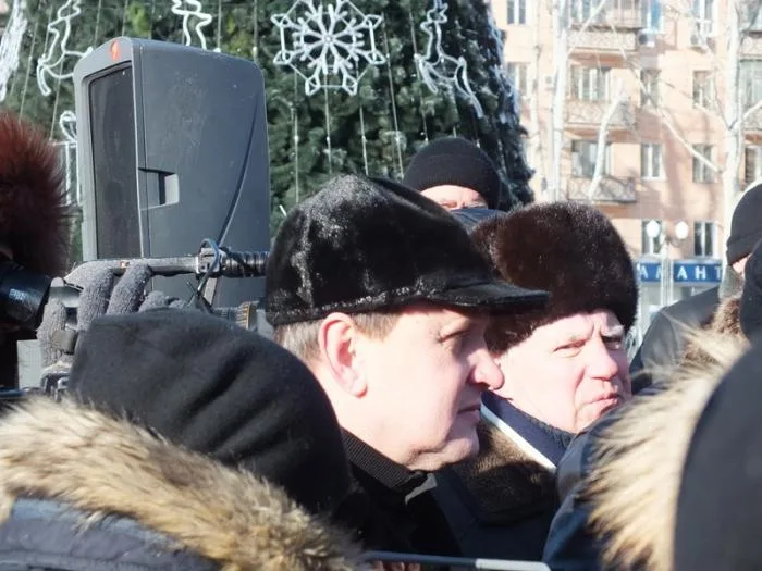 Херсонские нардепы от ПР пытались мирить два Майдана