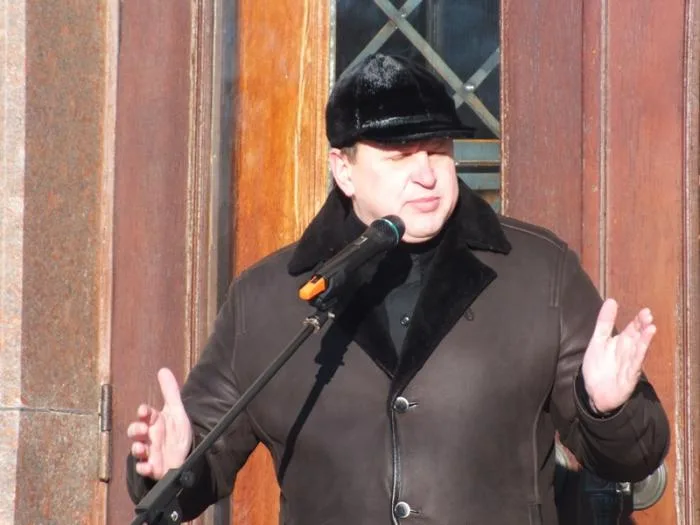 Херсонские нардепы от ПР пытались мирить два Майдана