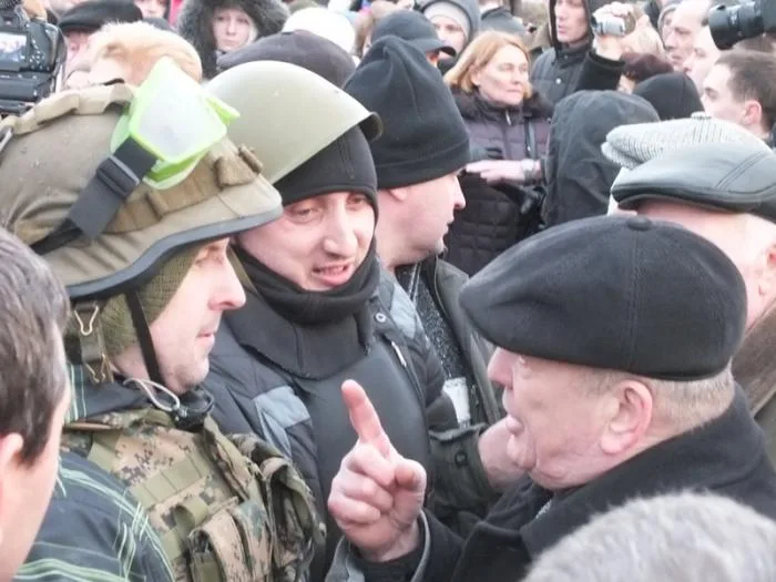 Херсонцы  свергли памятник Ленину (обновлено)