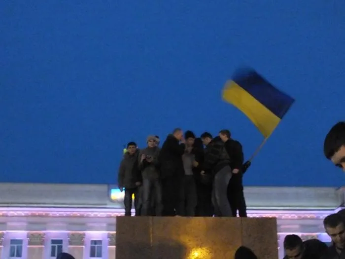 Херсонцы  свергли памятник Ленину (обновлено)