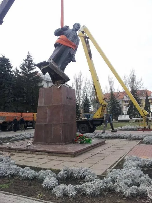 В Новой Каховке уже нет памятника Ленину