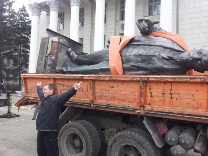 В Новой Каховке уже нет памятника Ленину