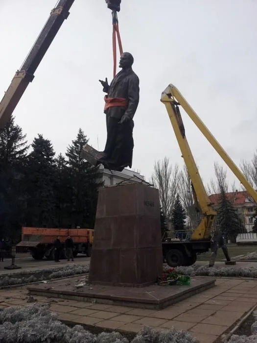 В Новой Каховке уже нет памятника Ленину