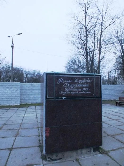 В Херсоне демонтировали памятник Дзержинскому