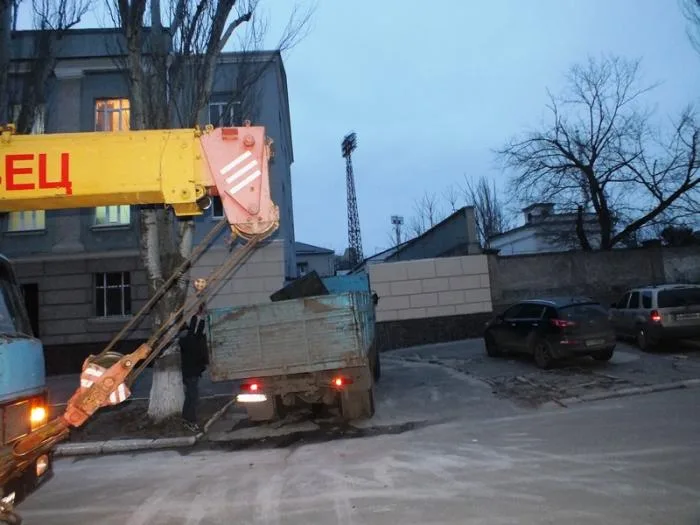 В Херсоне демонтировали памятник Дзержинскому