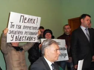 Пелых отозвал свое заявление о сложении полномочий председателя облсовета (дополнено)