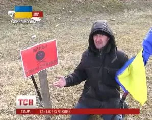 Жители села Чонгар вручили обращение вооруженным пришельцам