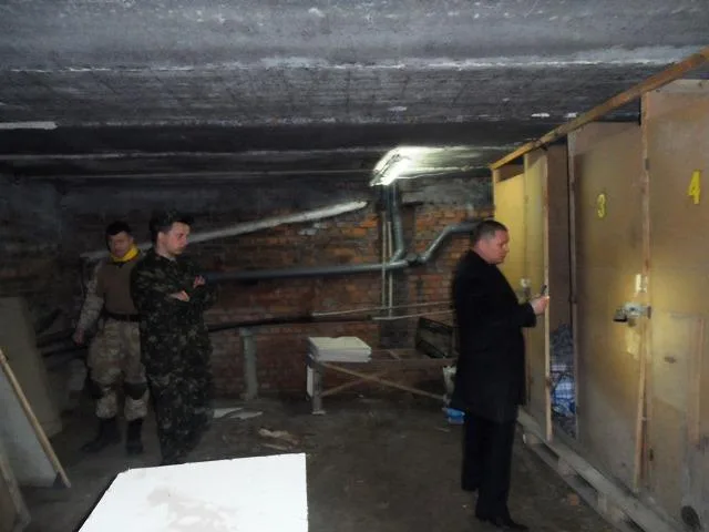 Херсонская Самооборона защищает подвалы от коммунальщиков?