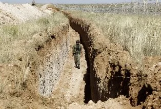 На границе Херсонщины с Крымом пророют 20-километровый ров?
