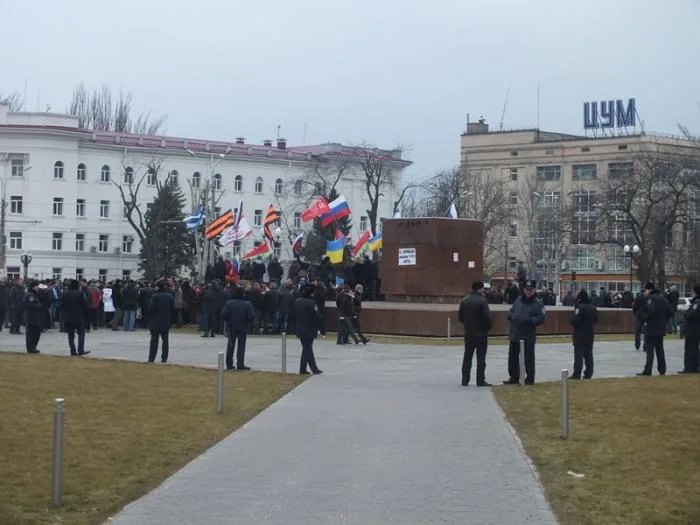В Херсоне на Юго-Восточный митинг и митинг за Евромайдан собралось одинаковое количество людей