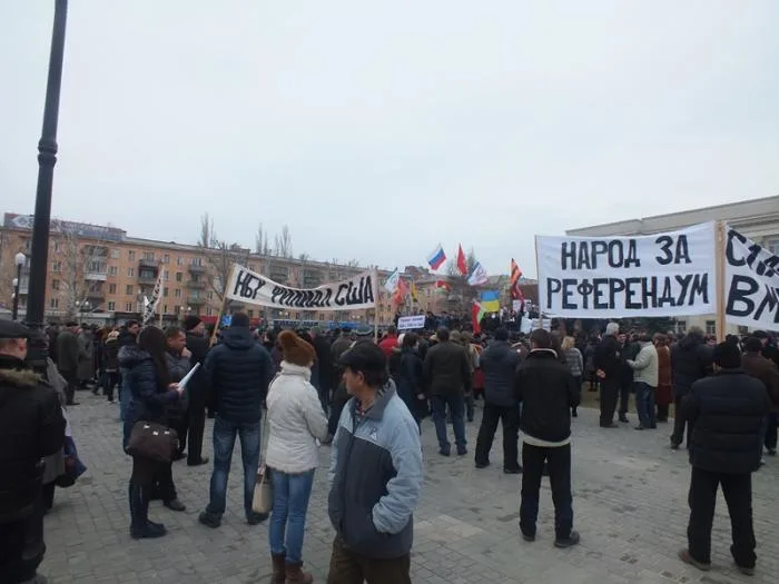 В Херсоне на Юго-Восточный митинг и митинг за Евромайдан собралось одинаковое количество людей