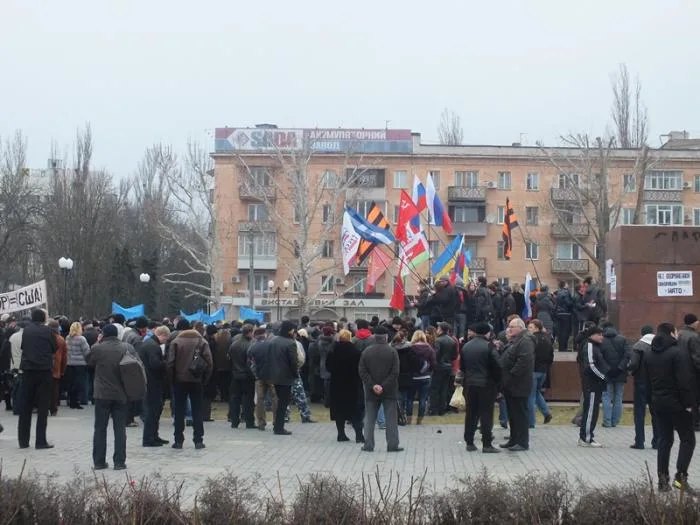 В Херсоне на Юго-Восточный митинг и митинг за Евромайдан собралось одинаковое количество людей