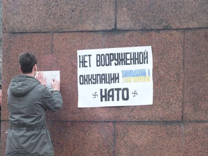 В Херсоне на Юго-Восточный митинг и митинг за Евромайдан собралось одинаковое количество людей