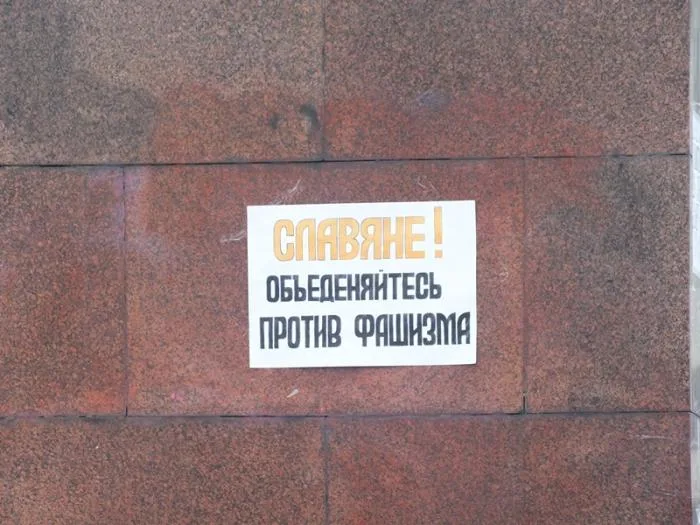 В Херсоне на Юго-Восточный митинг и митинг за Евромайдан собралось одинаковое количество людей