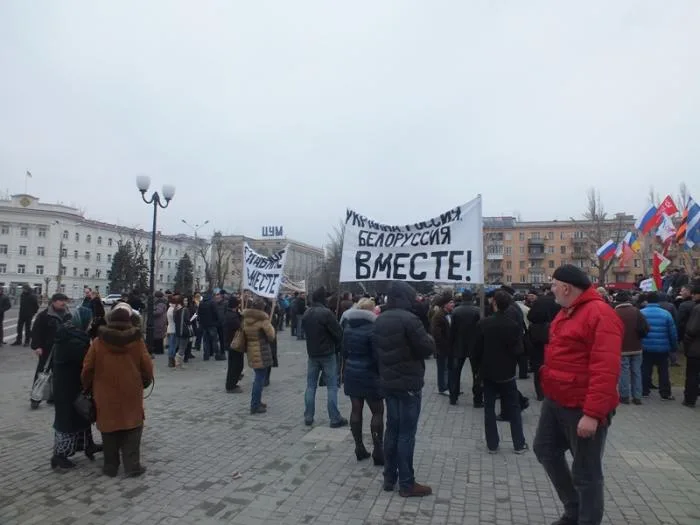 В Херсоне на Юго-Восточный митинг и митинг за Евромайдан собралось одинаковое количество людей