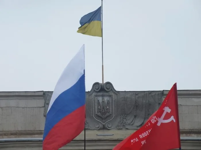 В Херсоне на Юго-Восточный митинг и митинг за Евромайдан собралось одинаковое количество людей