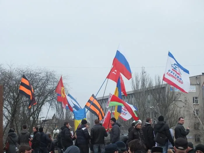 В Херсоне на Юго-Восточный митинг и митинг за Евромайдан собралось одинаковое количество людей