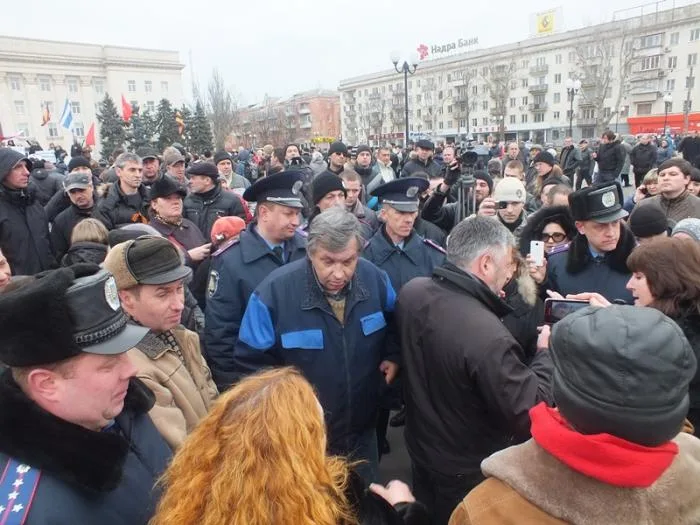 В Херсоне на Юго-Восточный митинг и митинг за Евромайдан собралось одинаковое количество людей