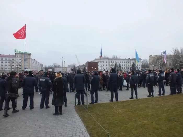 В Херсоне на Юго-Восточный митинг и митинг за Евромайдан собралось одинаковое количество людей