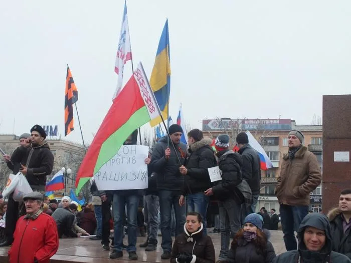 В Херсоне на Юго-Восточный митинг и митинг за Евромайдан собралось одинаковое количество людей