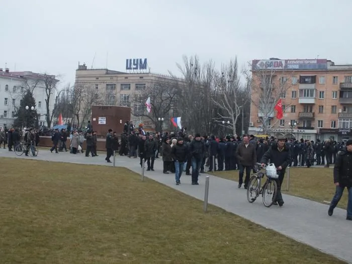 В Херсоне на Юго-Восточный митинг и митинг за Евромайдан собралось одинаковое количество людей