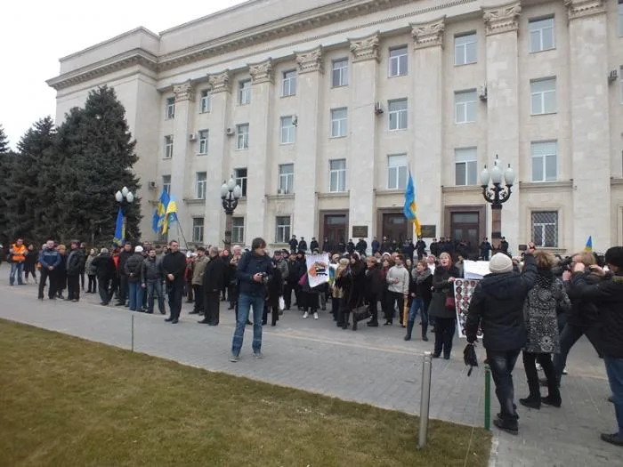 В Херсоне на Юго-Восточный митинг и митинг за Евромайдан собралось одинаковое количество людей