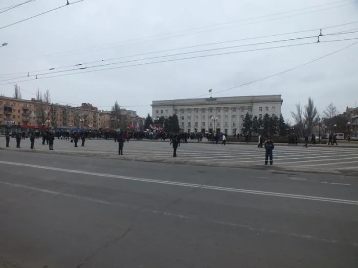 В Херсоне на Юго-Восточный митинг и митинг за Евромайдан собралось одинаковое количество людей