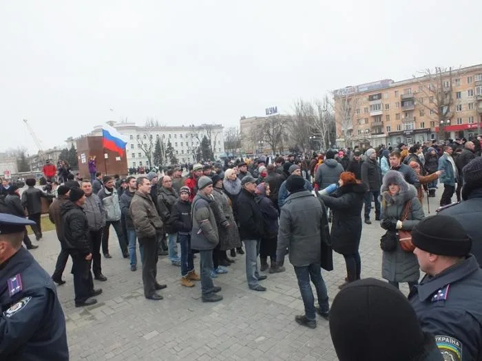 В Херсоне на Юго-Восточный митинг и митинг за Евромайдан собралось одинаковое количество людей