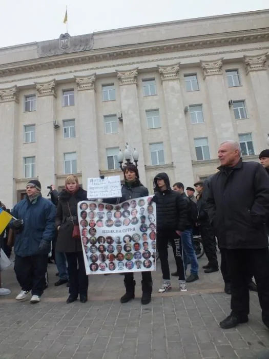 В Херсоне на Юго-Восточный митинг и митинг за Евромайдан собралось одинаковое количество людей