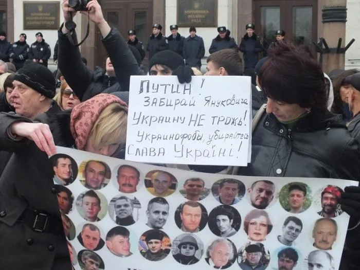 В Херсоне на Юго-Восточный митинг и митинг за Евромайдан собралось одинаковое количество людей