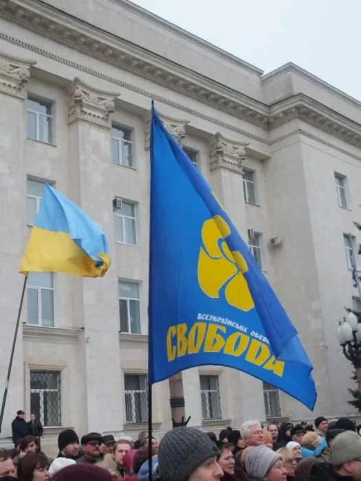 В Херсоне на Юго-Восточный митинг и митинг за Евромайдан собралось одинаковое количество людей