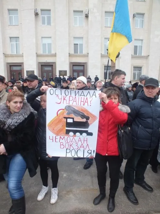 В Херсоне на Юго-Восточный митинг и митинг за Евромайдан собралось одинаковое количество людей