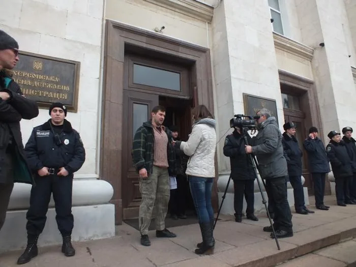 В Херсоне на Юго-Восточный митинг и митинг за Евромайдан собралось одинаковое количество людей