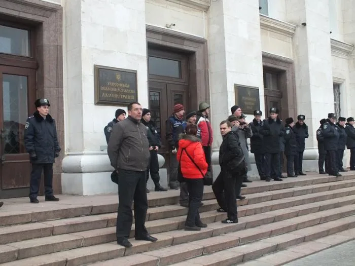 В Херсоне на Юго-Восточный митинг и митинг за Евромайдан собралось одинаковое количество людей