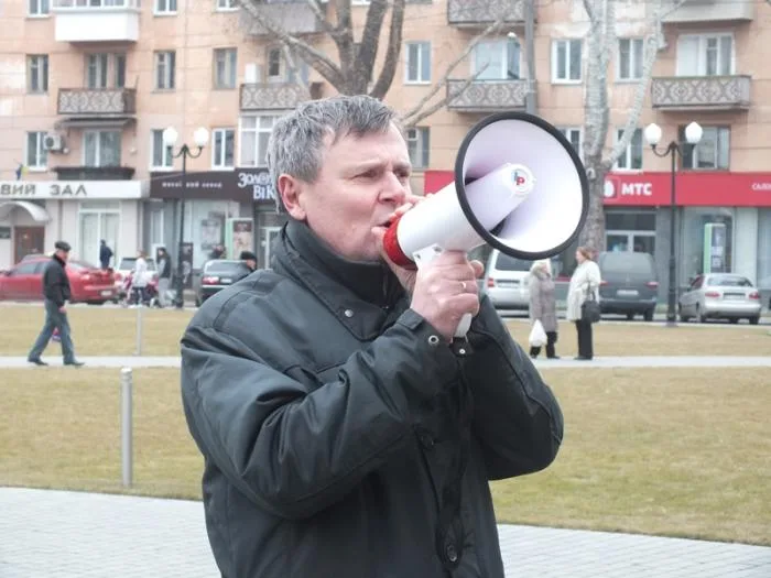 В Херсоне на Юго-Восточный митинг и митинг за Евромайдан собралось одинаковое количество людей