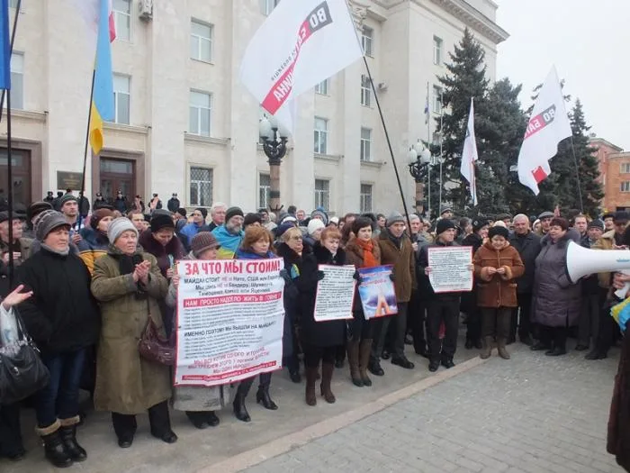 В Херсоне на Юго-Восточный митинг и митинг за Евромайдан собралось одинаковое количество людей