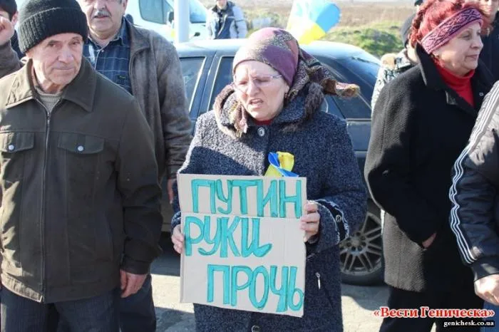 Около тысячи жителей Генического района организовали акцию (автопробег) в поддержку Крыма