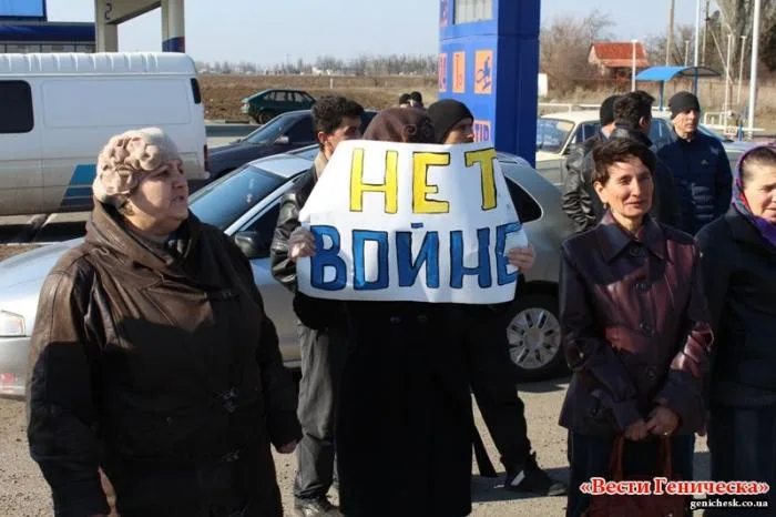 Около тысячи жителей Генического района организовали акцию (автопробег) в поддержку Крыма
