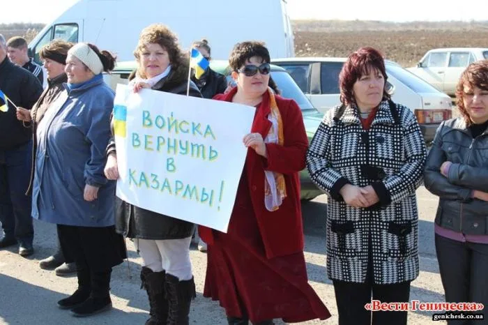 Около тысячи жителей Генического района организовали акцию (автопробег) в поддержку Крыма