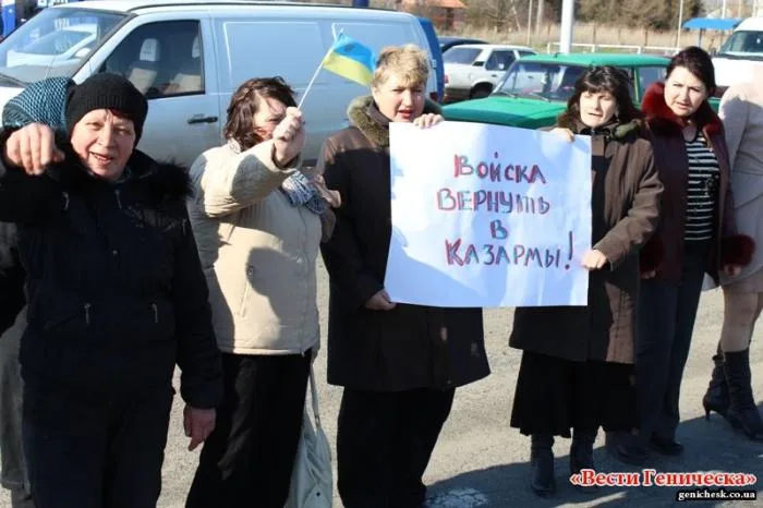 Около тысячи жителей Генического района организовали акцию (автопробег) в поддержку Крыма