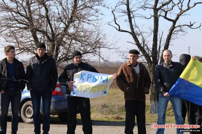 Около тысячи жителей Генического района организовали акцию (автопробег) в поддержку Крыма